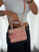 Sac à bandoulière Mini Lady Dior en satin rose - Christian Dior