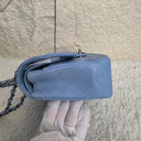 Sac à bandoulière Timeless 11.12 en cuir caviar bleu - Chanel