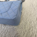 Sac à bandoulière Timeless 11.12 en cuir caviar bleu - Chanel