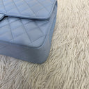Sac à bandoulière Timeless 11.12 en cuir caviar bleu - Chanel