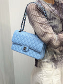 Sac à bandoulière Timeless 11.12 en cuir caviar bleu - Chanel