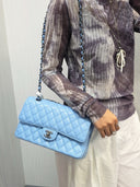 Sac à bandoulière Timeless 11.12 en cuir caviar bleu - Chanel