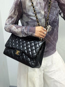 Sac à bandoulière Jumbo en cuir lisse noir - Chanel
