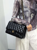 Sac à bandoulière Jumbo en cuir lisse noir - Chanel