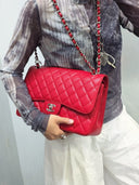 Sac à bandoulière Jumbo en cuir caviar rouge - Chanel
