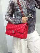 Sac à bandoulière Jumbo en cuir caviar rouge - Chanel