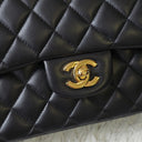 Sac à bandoulière Timeless 25CM en cuir lisse noir - Chanel