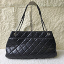 Sac à bandoulière Cabas Shopping Tote en cuir caviar noir - Chanel