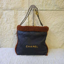 Sac à bandoulière Chanel 22 en cuir d'agneau retourné marron - Chanel