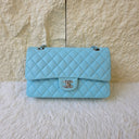 Sac à bandoulière Timeless 25CM en cuir lisse bleu ciel - Chanel