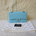 Sac à bandoulière Timeless 25CM en cuir lisse bleu ciel - Chanel