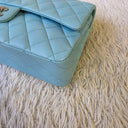 Sac à bandoulière Timeless 25CM en cuir lisse bleu ciel - Chanel