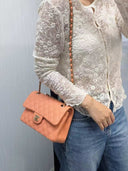 Sac à bandoulière Timeless 23CM en cuir lisse orange clair - Chanel
