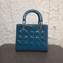 Sac à bandoulière Lady Dior Médium en cuir verni bleu - Christian Dior