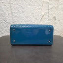 Sac à bandoulière Lady Dior Médium en cuir verni bleu - Christian Dior