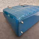 Sac à bandoulière Lady Dior Médium en cuir verni bleu - Christian Dior
