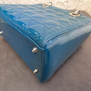 Sac à bandoulière Lady Dior Médium en cuir verni bleu - Christian Dior