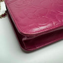 Sac à bandoulière Wallet-On-Chain en cuir rose - Chanel