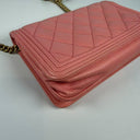 Sac à bandoulière Wallet On Chain Boy en cuir lisse rose - Chanel