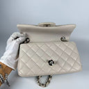 Sac à bandoulière Mini Timeless en cuir caviar beige - Chanel