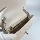 Sac à bandoulière Mini Timeless en cuir caviar beige - Chanel