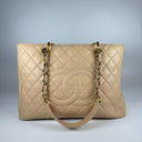 Sac à épaule GST Shopping en cuir caviar beige - Chanel