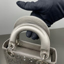 Sac à bandoulière Mini Lady Dior en Satin avec strass gris - Christian Dior