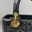 Sac à bandoulière Lady Dior Médium Vintage en cuir verni noir - Christian Dior