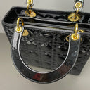 Sac à bandoulière Lady Dior Médium Vintage en cuir verni noir - Christian Dior