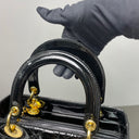 Sac à bandoulière Lady Dior Médium Vintage en cuir verni noir - Christian Dior