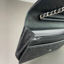 Sac à bandoulière Wallet-On-Chain en cuir noir - Chanel