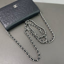 Sac à bandoulière Wallet-On-Chain en cuir noir - Chanel