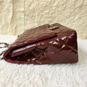 Sac à bandoulière Maxi Jumbo en cuir verni bordeaux - Chanel