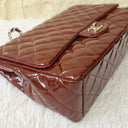 Sac à bandoulière Maxi Jumbo en cuir verni bordeaux - Chanel