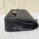 Sac à bandoulière Timeless 11.12 en cuir caviar noir - Chanel