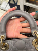 Sac à bandoulière Lady Dior Small en cuir lisse gris - Christian Dior