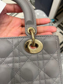 Sac à bandoulière Lady Dior Small en cuir lisse gris - Christian Dior