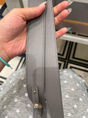Sac à bandoulière Lady Dior Small en cuir lisse gris - Christian Dior