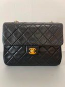 Sac à bandoulière Timeless Square en cuir lisse noir - Chanel