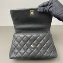 Sac à bandoulière Coco Handle en cuir caviar noir - Chanel