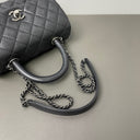 Sac à bandoulière Coco Handle en cuir caviar noir - Chanel