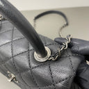 Sac à bandoulière Coco Handle en cuir caviar noir - Chanel