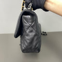 Sac à bandoulière Chanel 19 small en cuir noir - Chanel