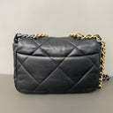 Sac à bandoulière Chanel 19 small en cuir noir - Chanel