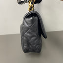 Sac à bandoulière Chanel 19 small en cuir noir - Chanel