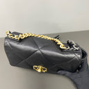 Sac à bandoulière Chanel 19 small en cuir noir - Chanel