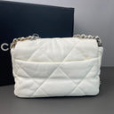 Sac à bandoulière Chanel 19 small en cuir blanc - Chanel