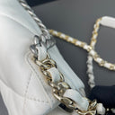 Sac à bandoulière Chanel 19 small en cuir blanc - Chanel