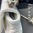 Sac à bandoulière Chanel 19 small en cuir blanc - Chanel