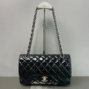 Sac à bandoulière Timeless 25CM en cuir verni noir - Chanel